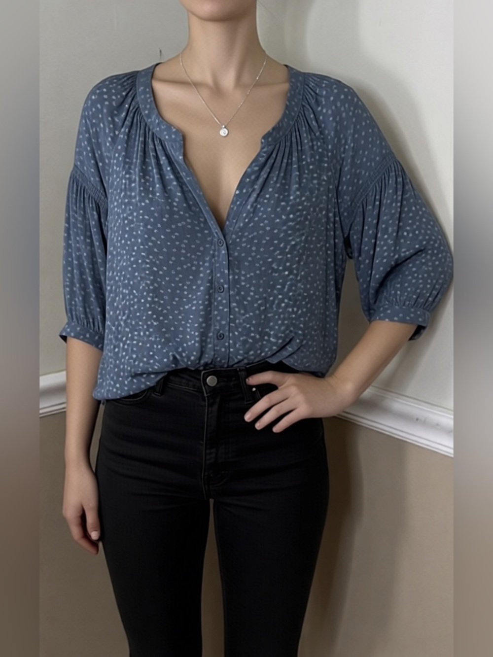 💛 5 for $20! Flawless Relaxed Dusty Blue Printed Button-Front Blouse - small